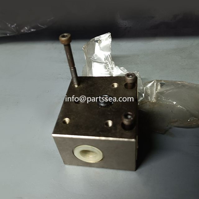 Zoomlion crane hydraulic control valve block