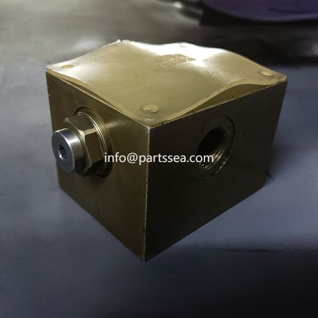 Zoomlion crane outtrigger hydraulic lock