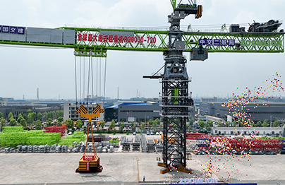 The world's largest tower crane from Zoomlion intelligent factory